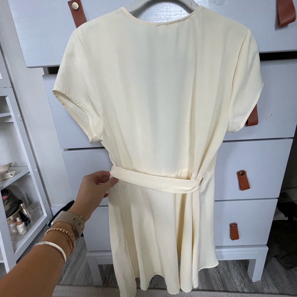 Pale yellow wrap dress - Picture 6 of 6